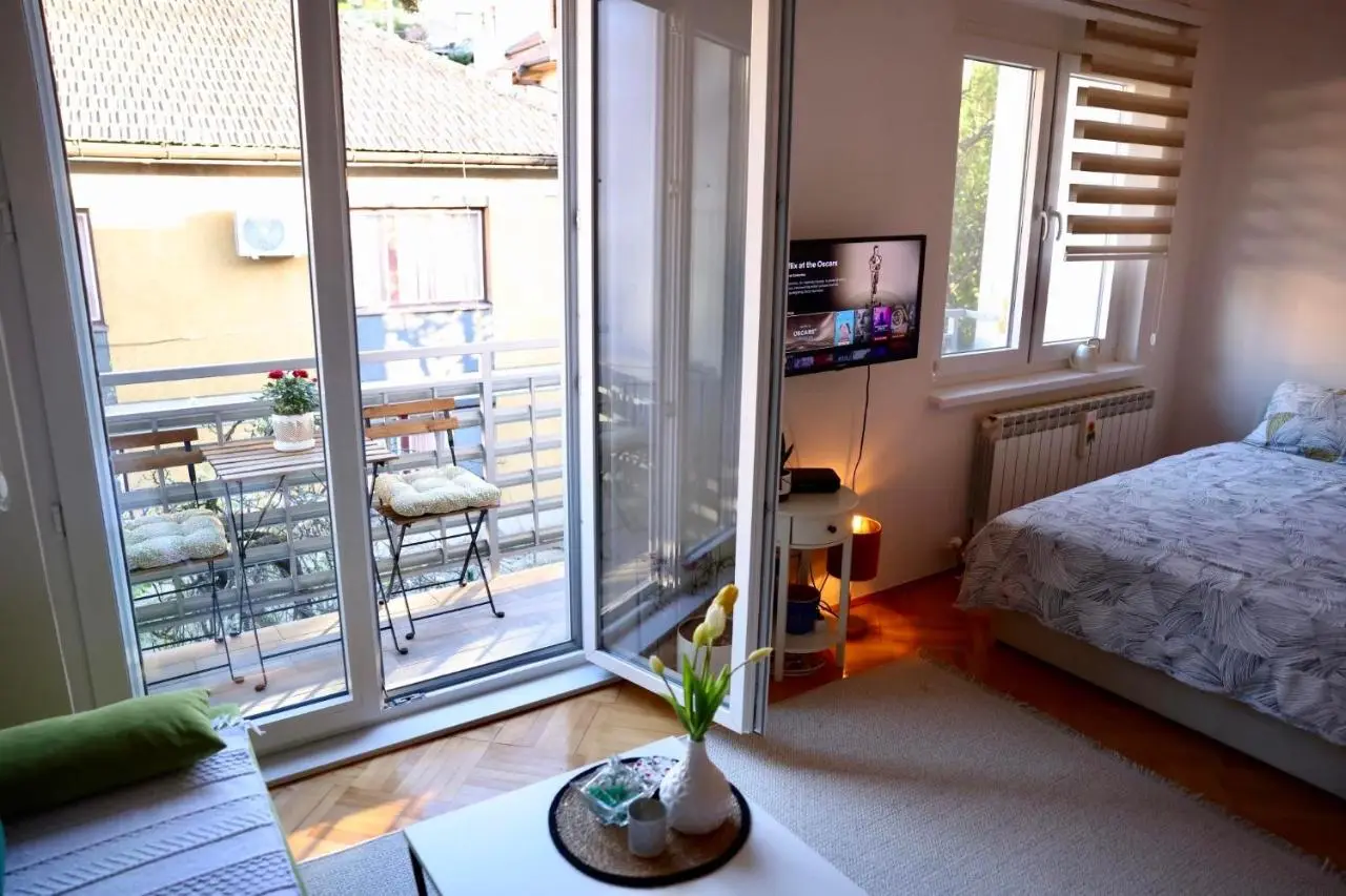 Apartment 11 - Great location, quiet but near the center