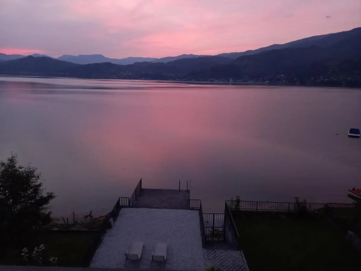 Villa Lake