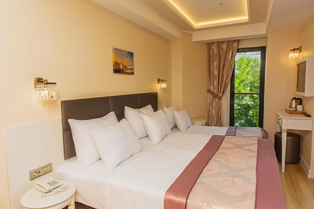 Grand Naki Hotel