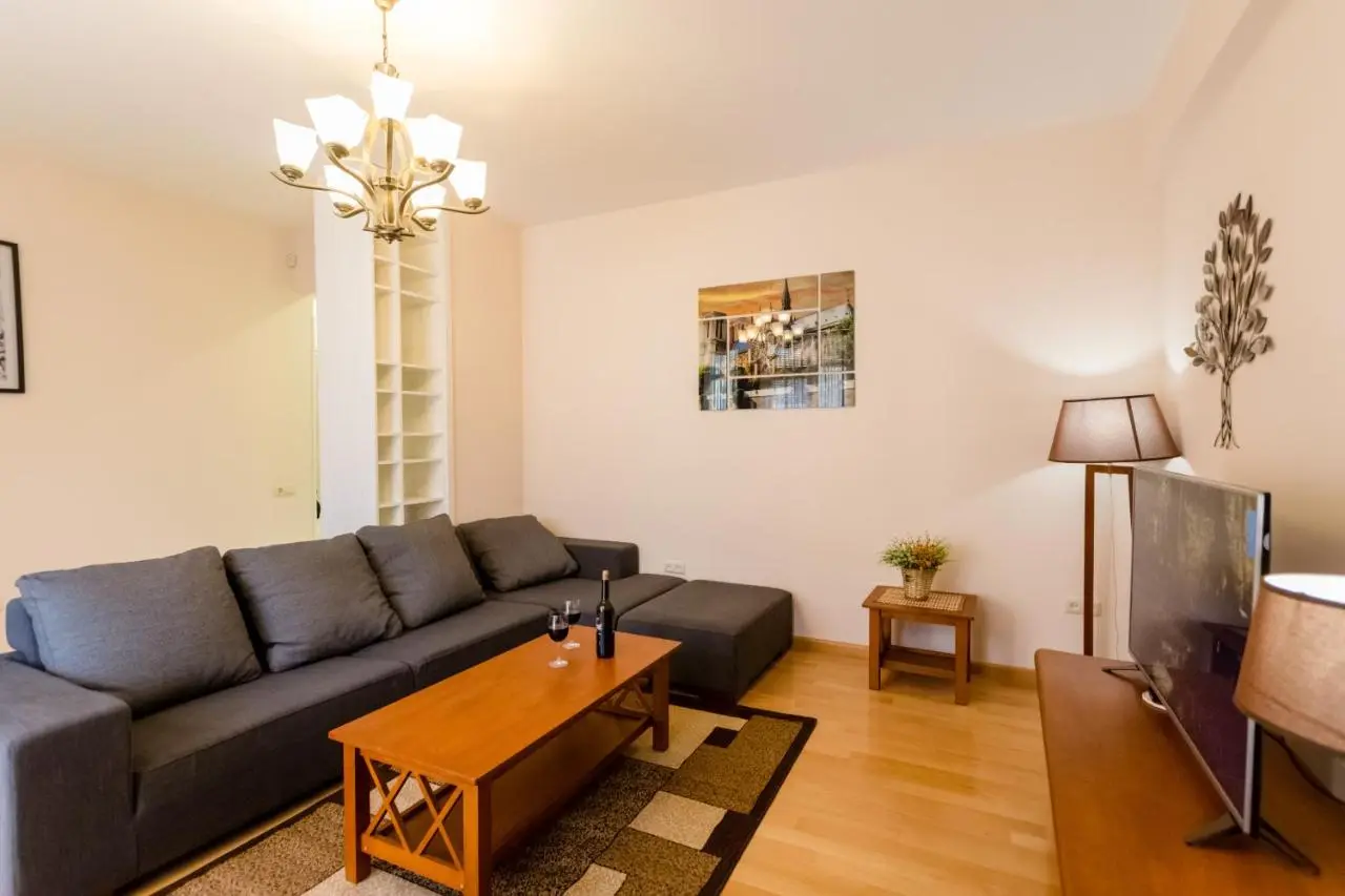Metro Core Residence