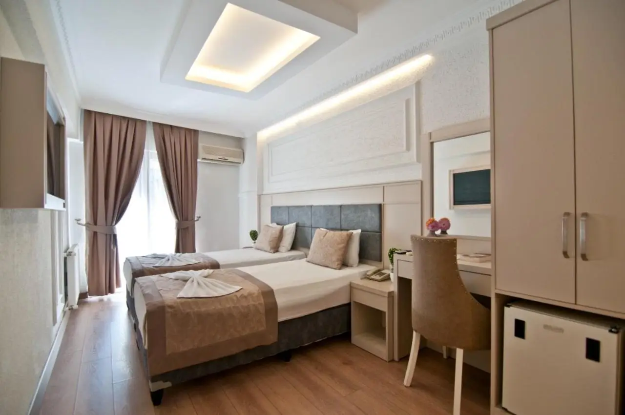 Royce Hotel