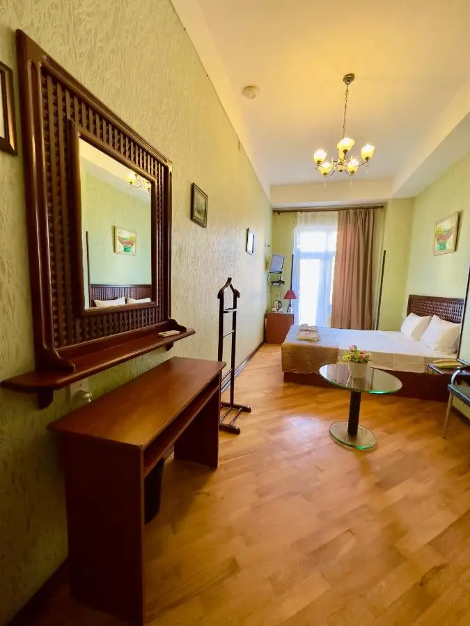 Nur Hotel & Terrace Cafe