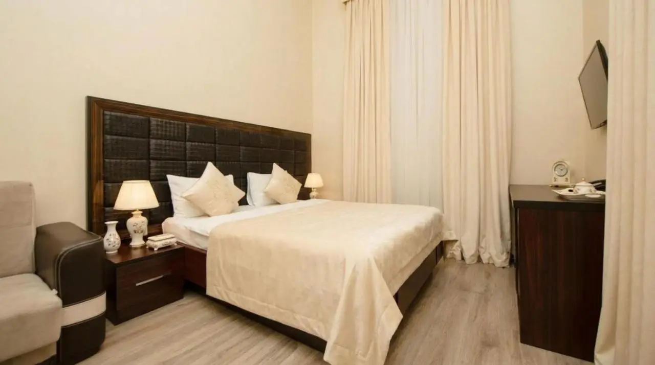 Passage Hotel & Apartments