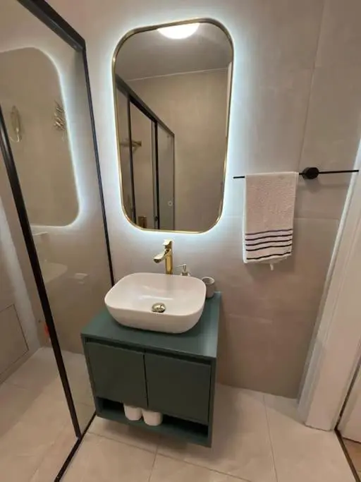 Hugo Apartment