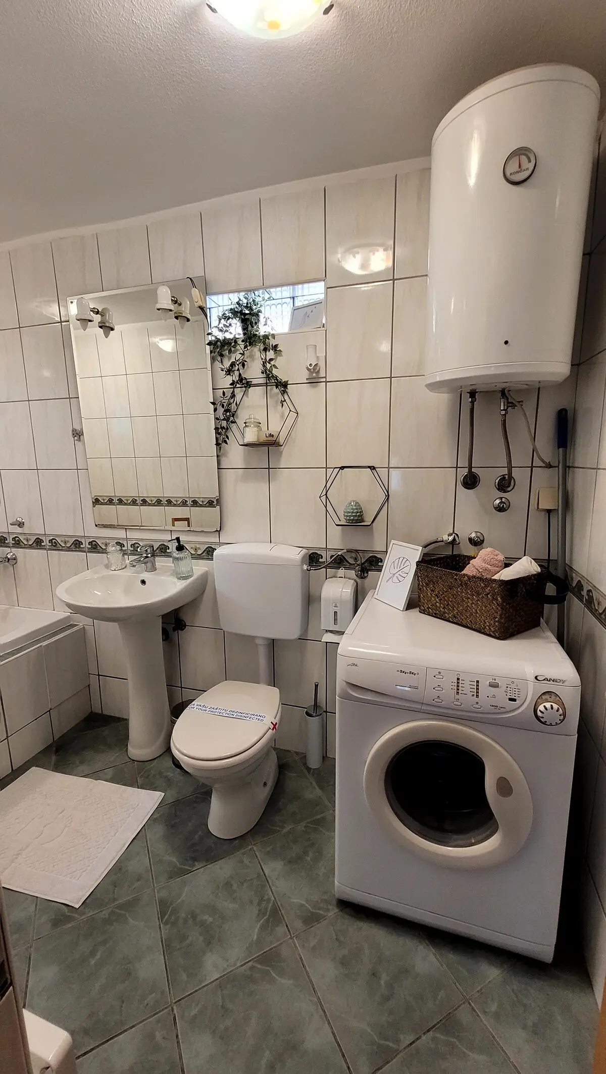Gorgeous Hideout ★ Pool ★ Parking ★ Patio ★ Grill