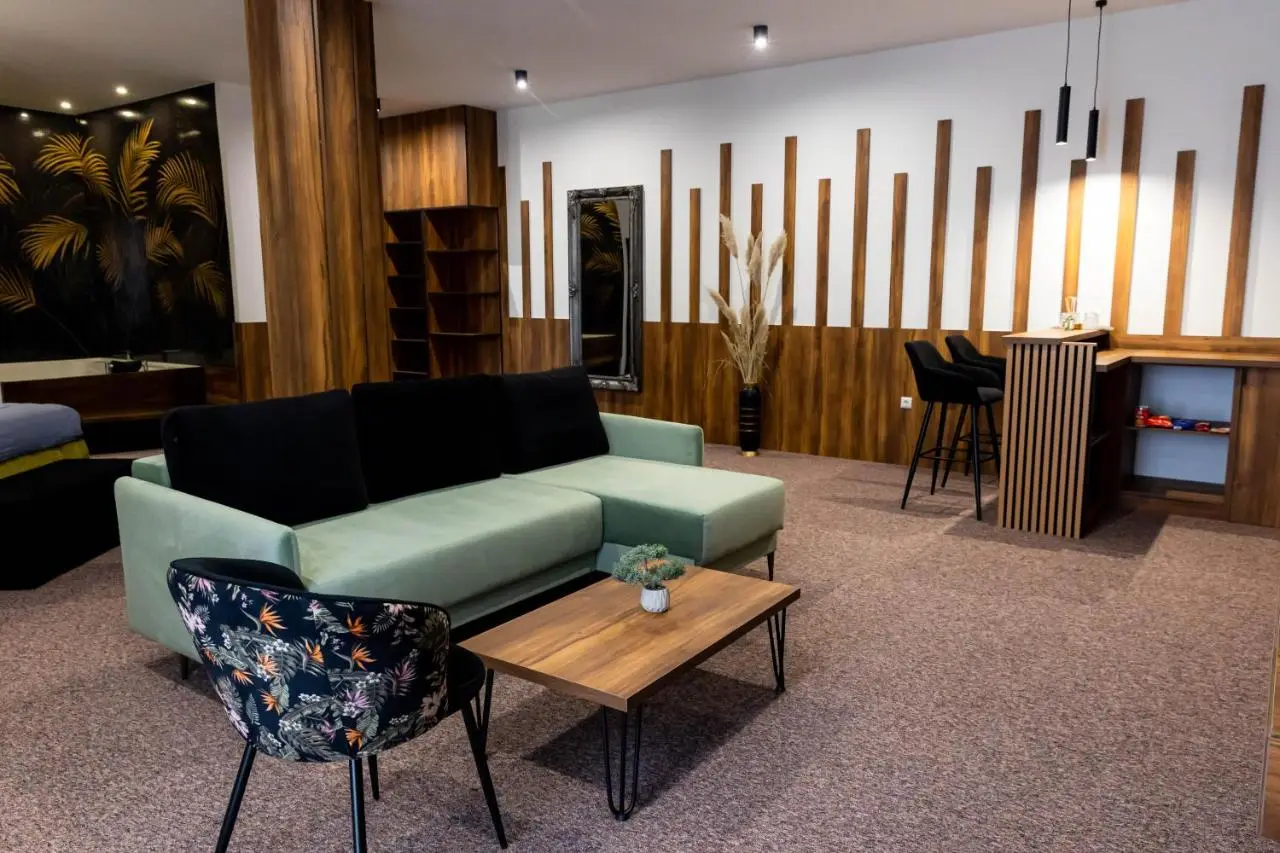 Hostel Tron