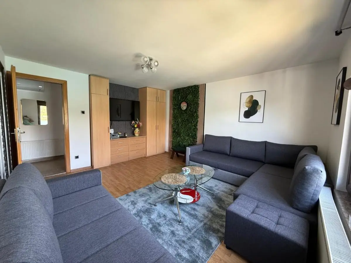 'Miris Ljeta' Cozy Lakefront Holiday Home