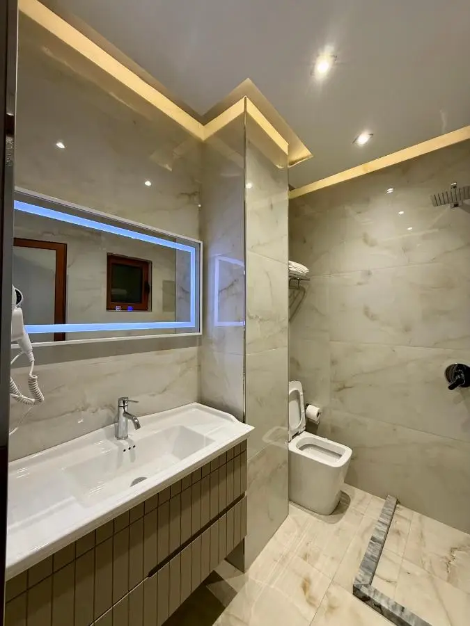 Kamberi Hotel & Apartments