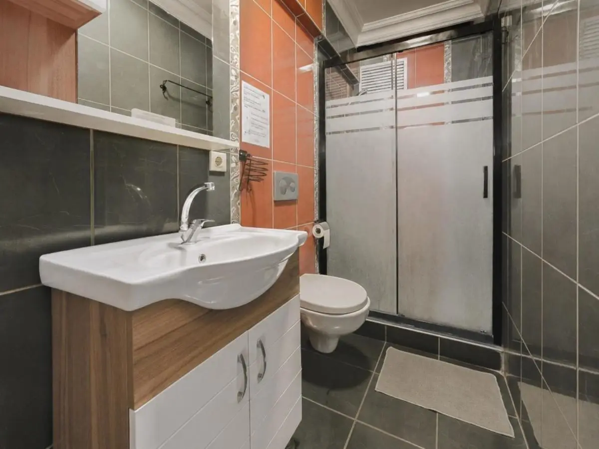 YOLO Hostel