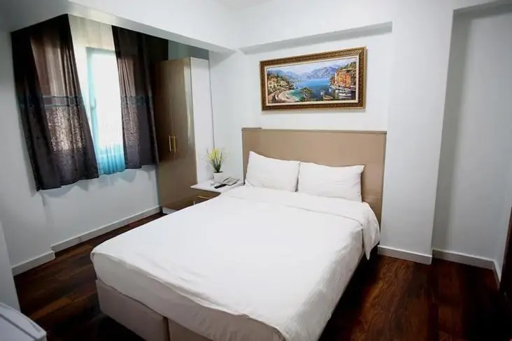 Metrolux Hotel