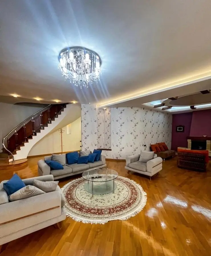 Four seasons apartment