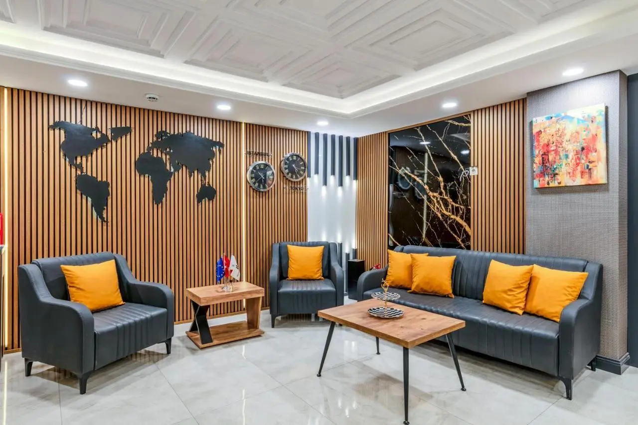 Roys Hotel & Suites