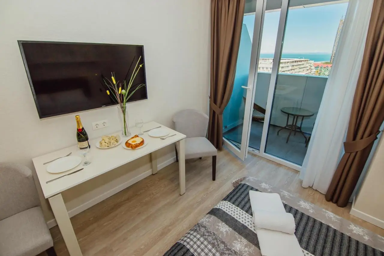 Your Sunshine Apartments in Alliance Palace