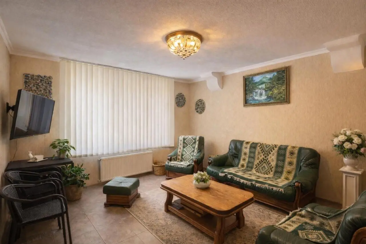 Hotel forest echo