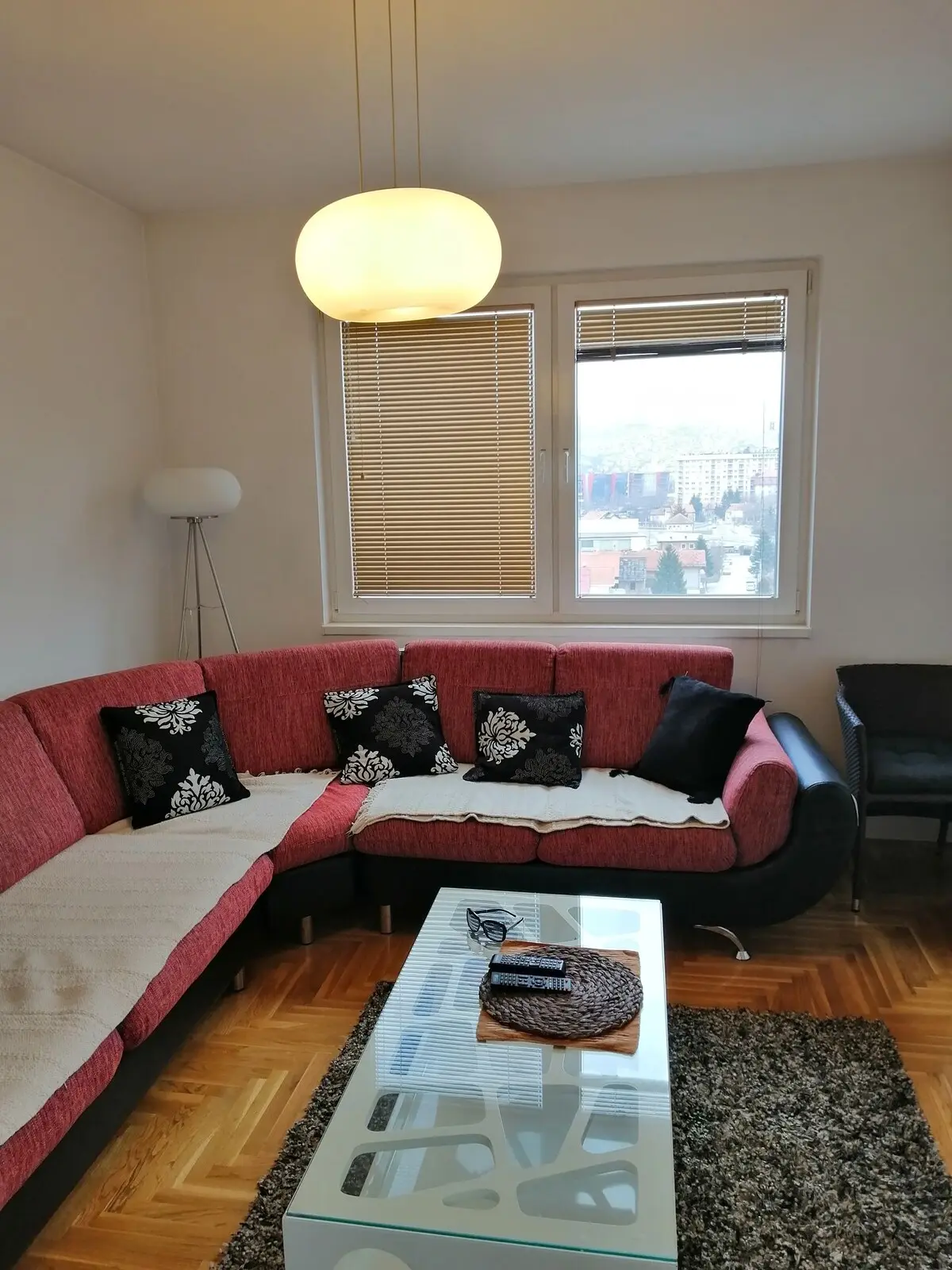 SUNNY large apartment\5 min from the airport