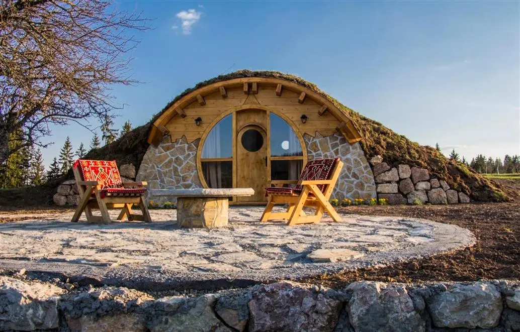 Mountain bungalows and a Hobbit House - Jazavčije Rupe