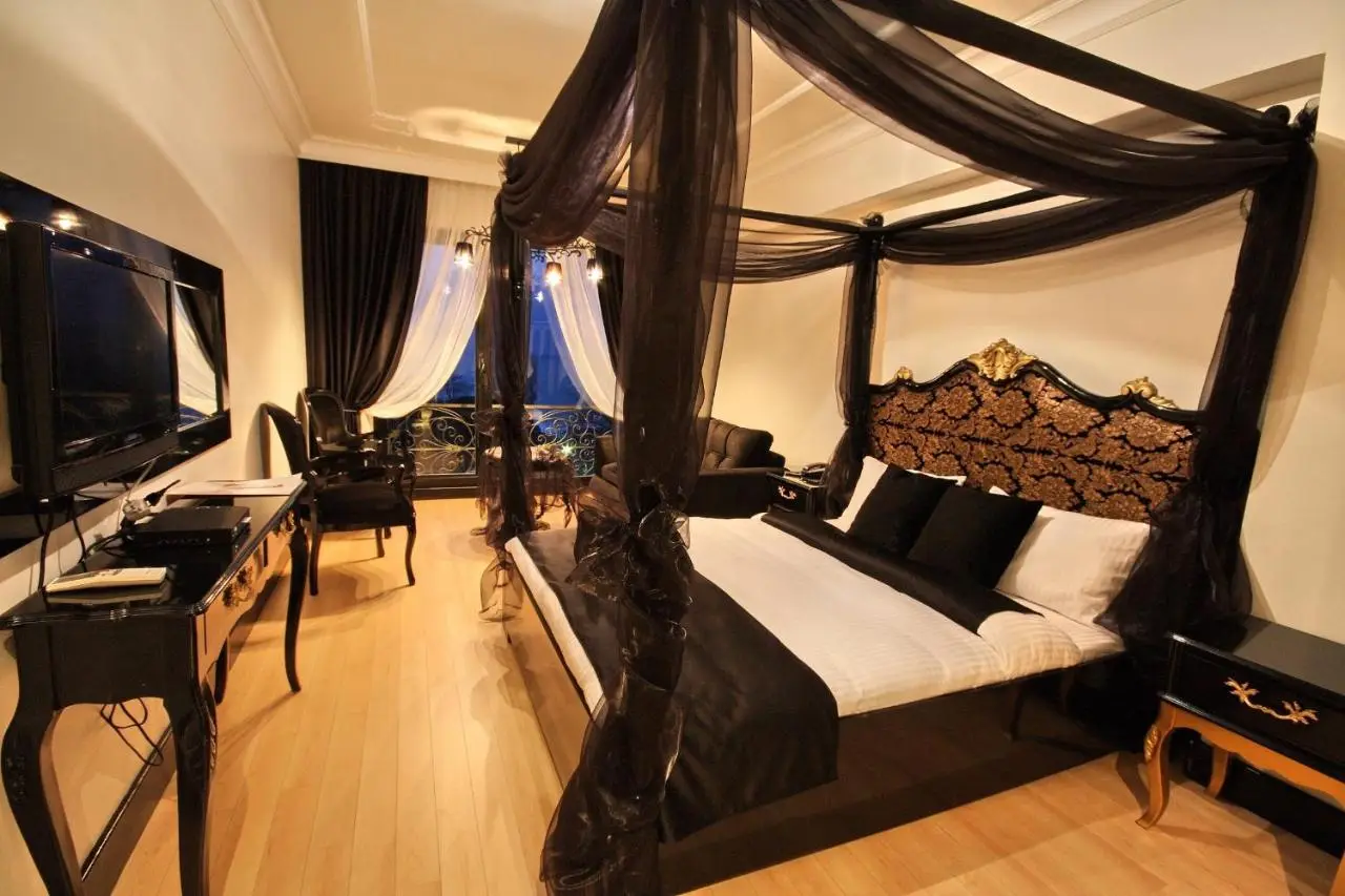 Bab-i Zer Hotel