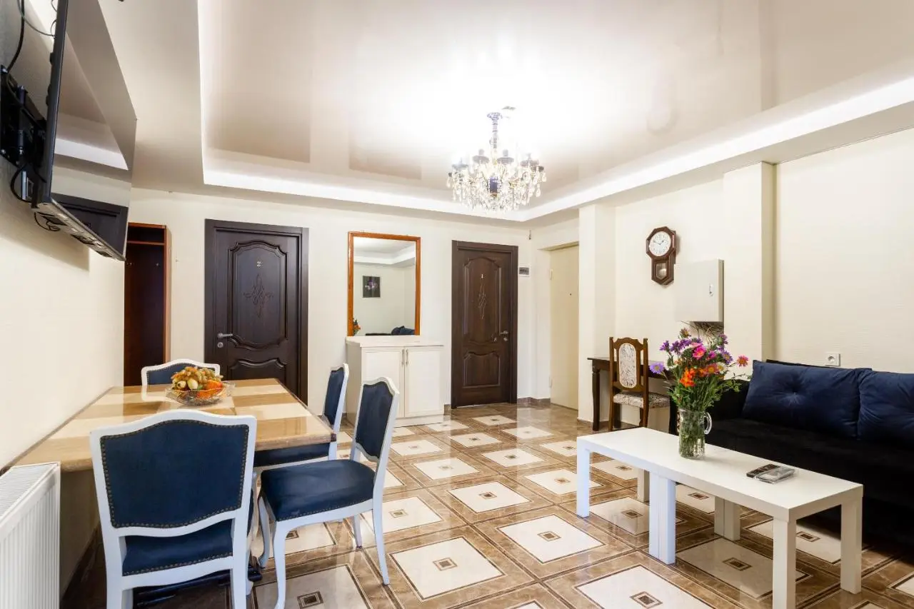Prime location Apartment with Three Bedroom