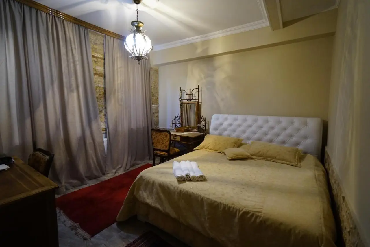 Hotel Daisy S Home