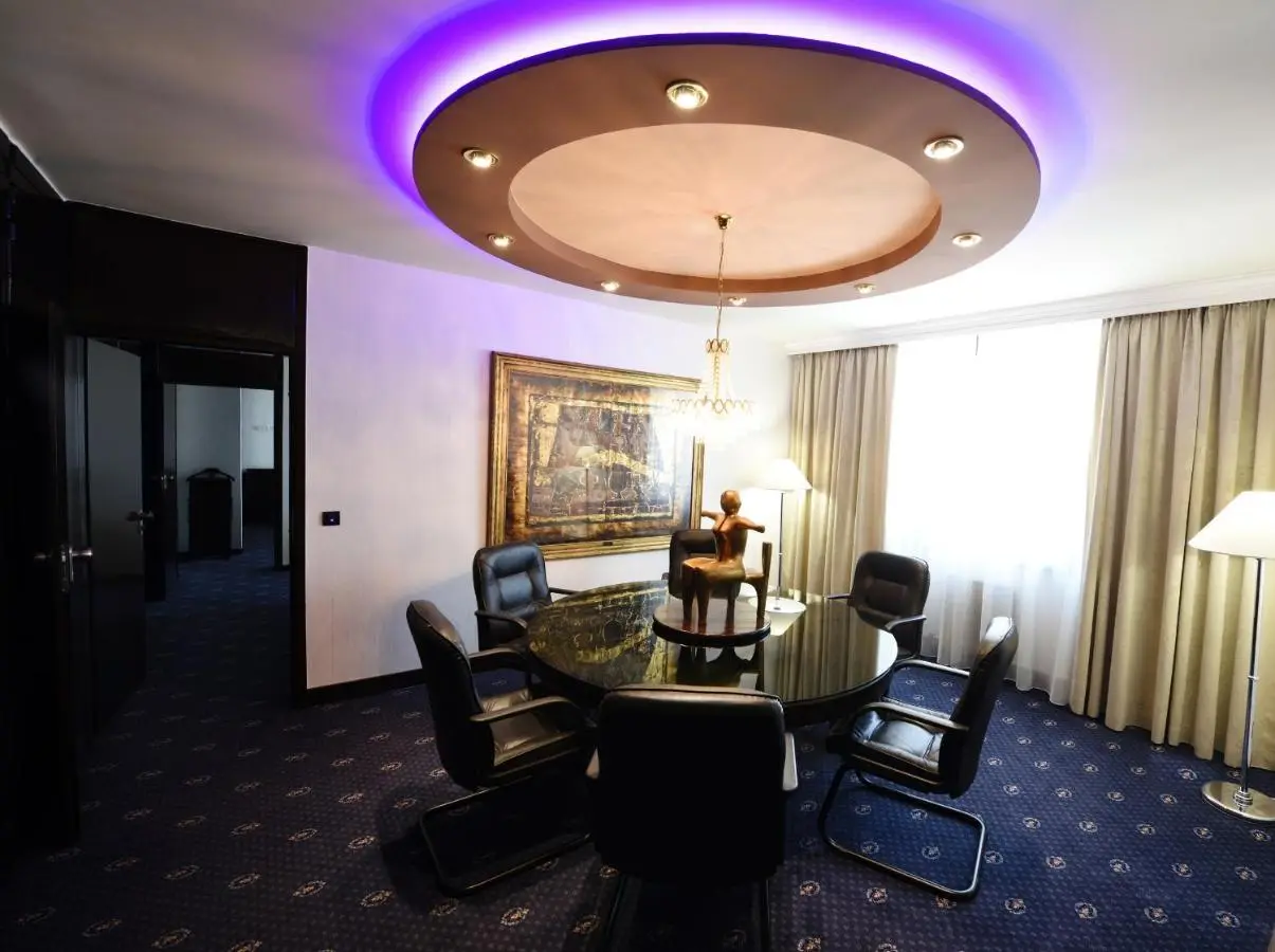 Hotel Holiday
