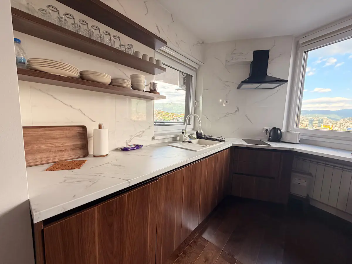 Spacious Apartment with Stunning Views & Many Beds