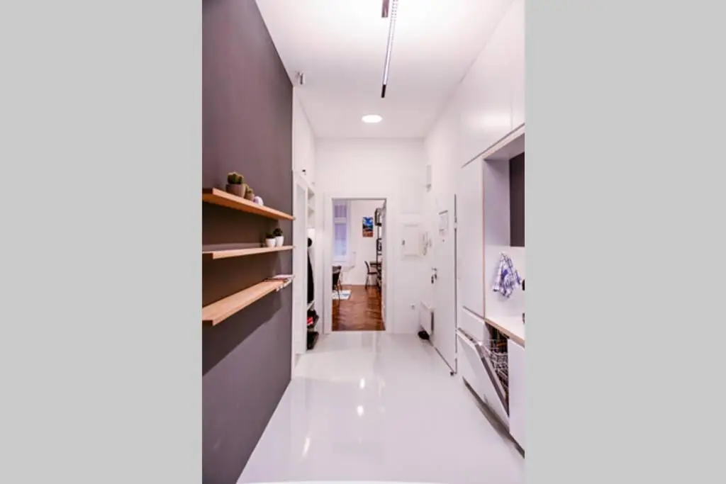 Modern & Comfortable Apartment in the City Center