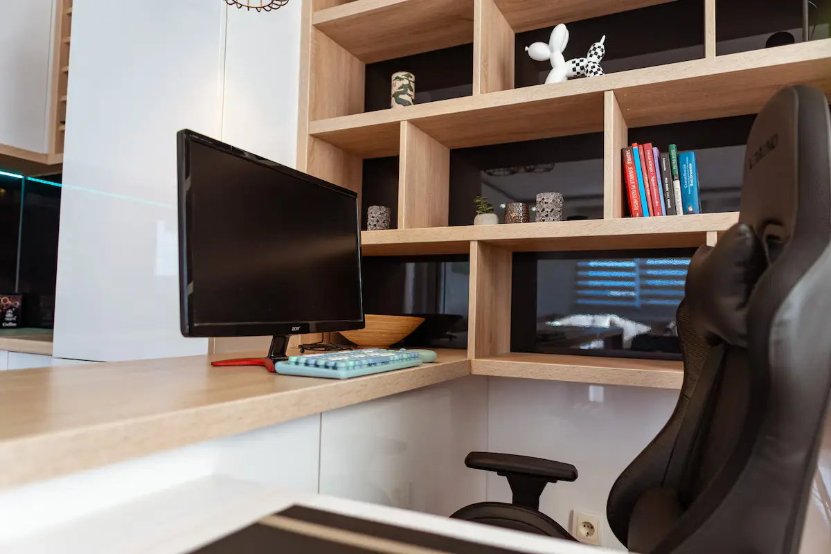 Top Floor Modern Penthouse | Free Parking