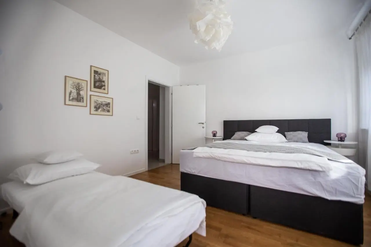 Big Tree Apartment & The Nest Apartment - free Parking