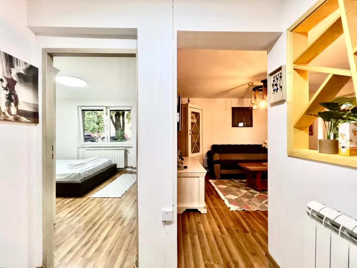 Spacious Two-Bedroom Apartment with Free Parking