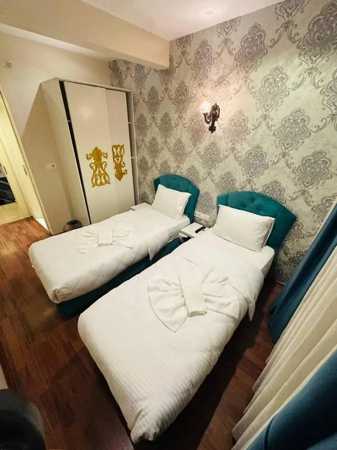 By Historial Hotel Due