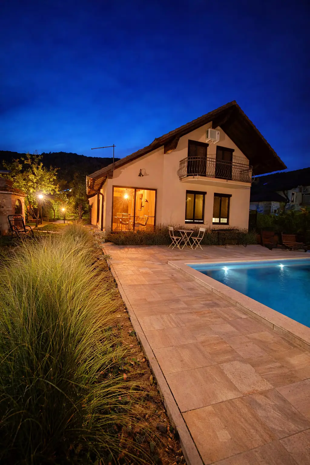 VILLA about min 3 persons - max 6 persons.
