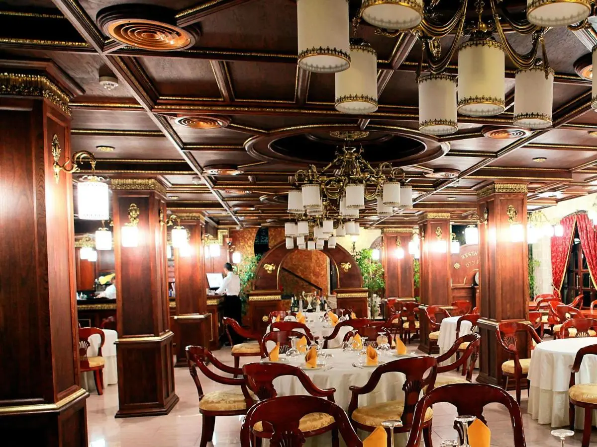 Dinasty Hotel