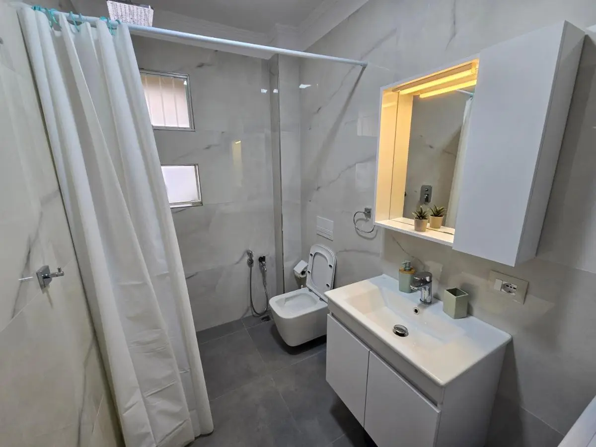 Old Soul, Modern Comfort Apartment