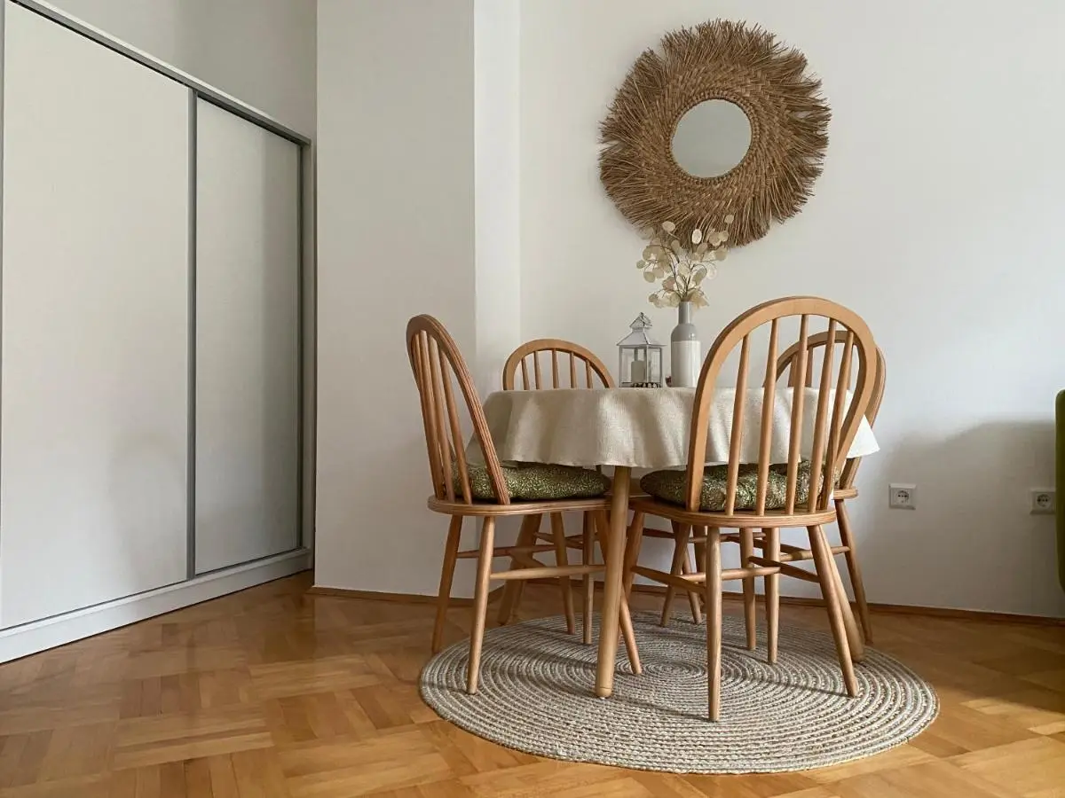 Apartment 11 - Great location, quiet but near the center