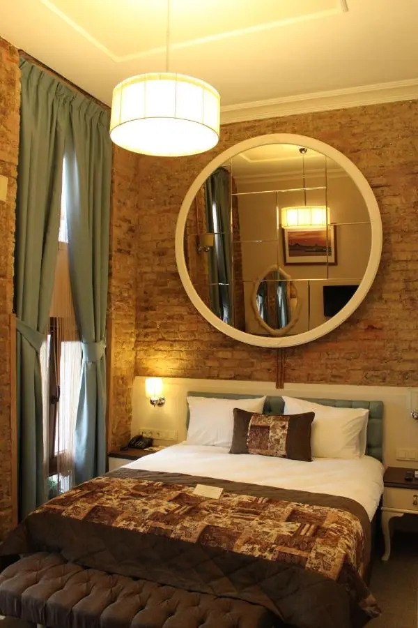 Collage Pera Hotel