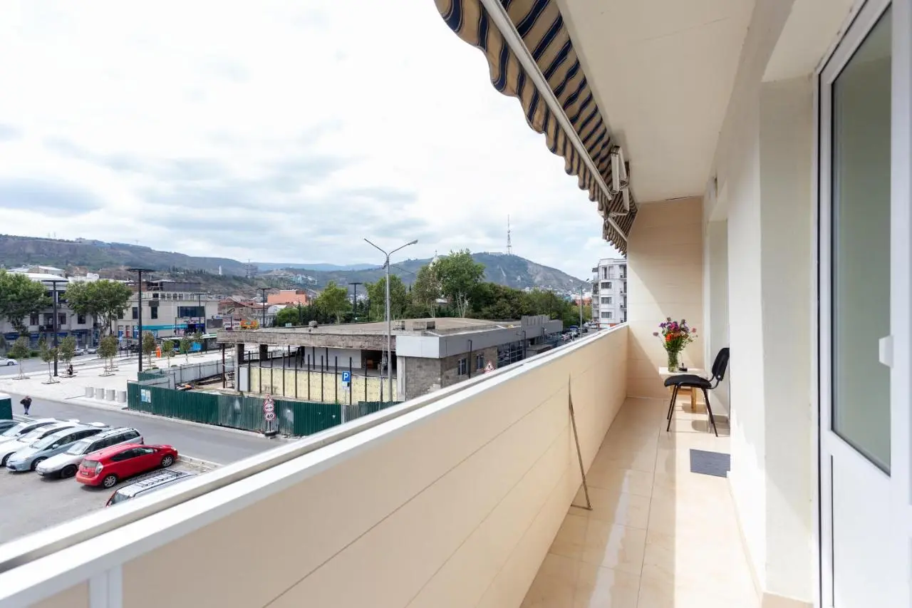 Prime location Apartment with Three Bedroom
