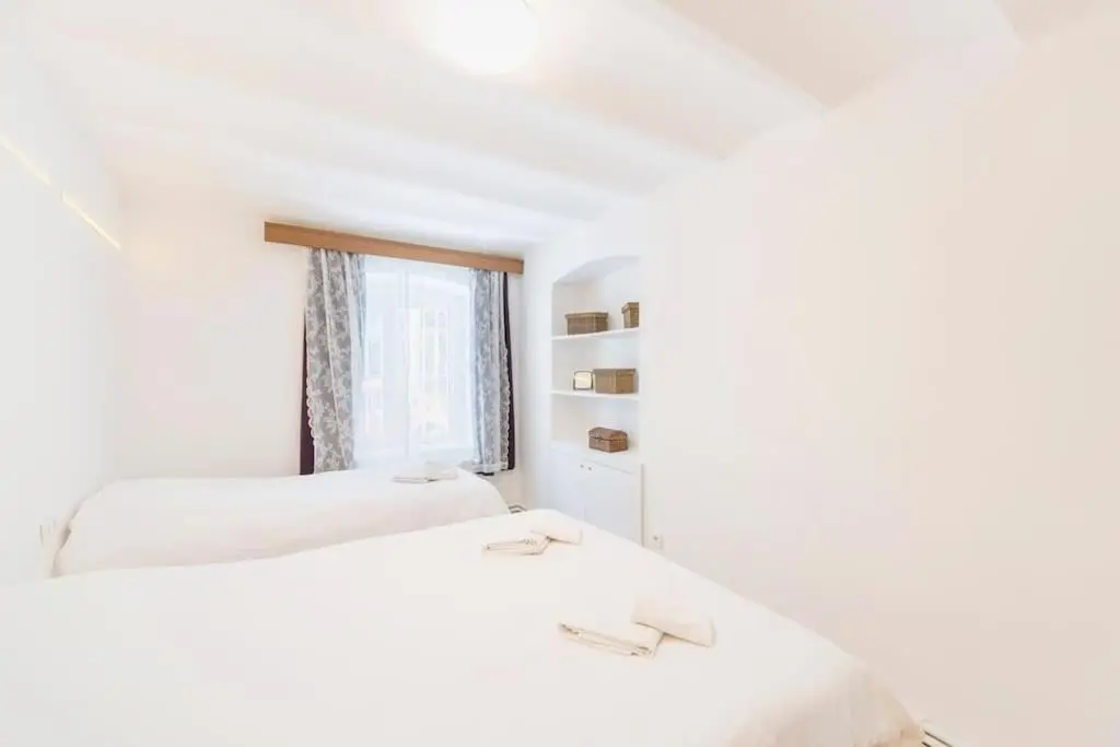 Beautiful 2BR House w/AC 400meters Taksim Square