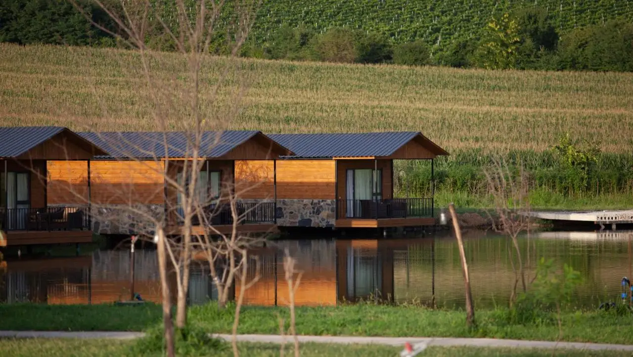 Moretoni Lake Resort