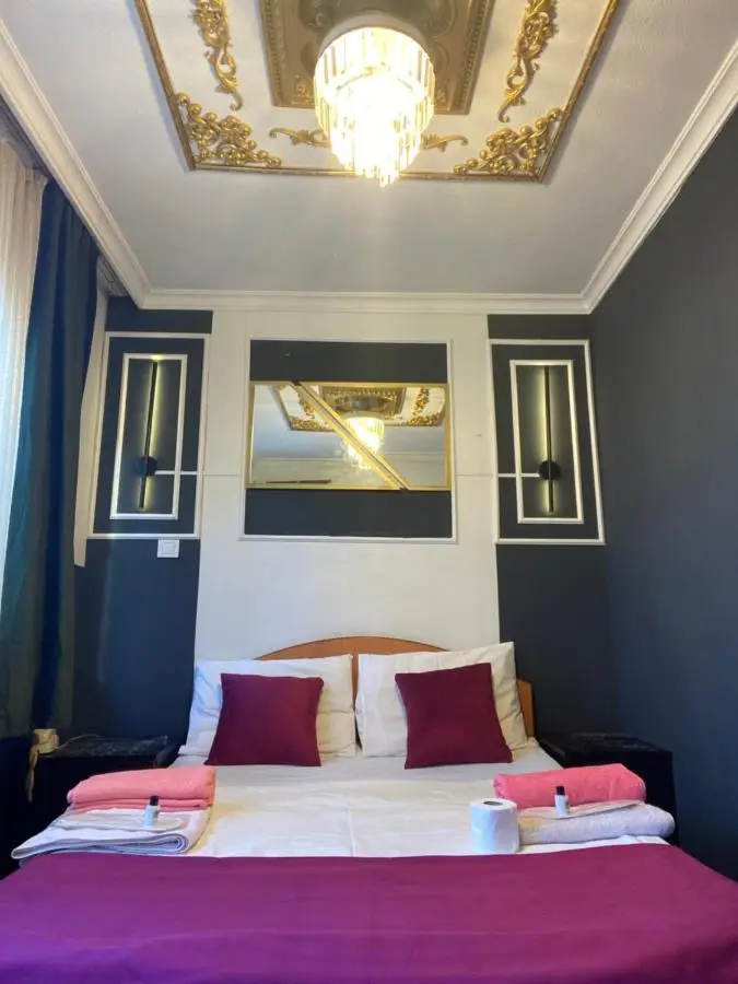 Petek Hotel