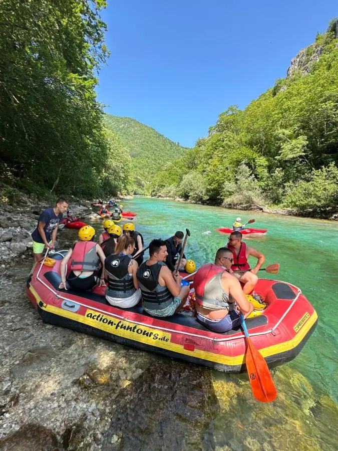 Hostel Raft Neretva