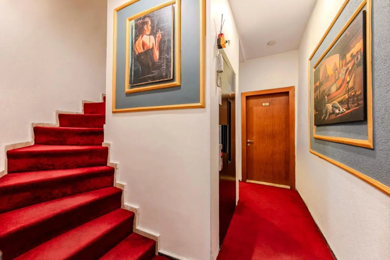 La Pazza Suites