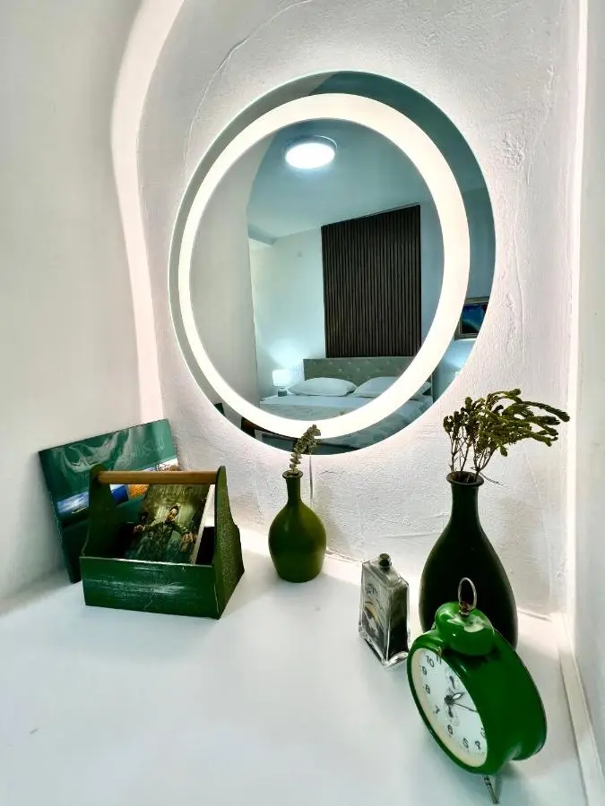 Modern Two-Bedroom Apartment with Garden & Parking