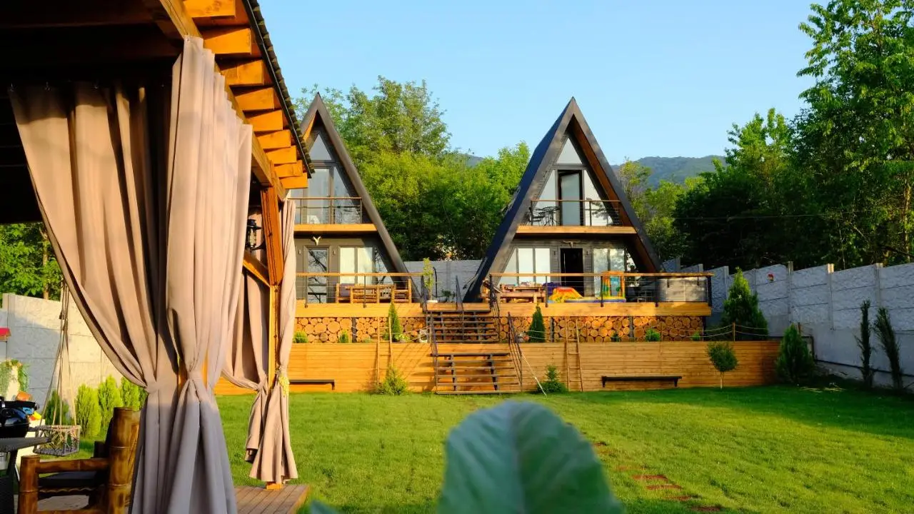 Luxury Cottages with Hot Tubes, Garden and BBQ