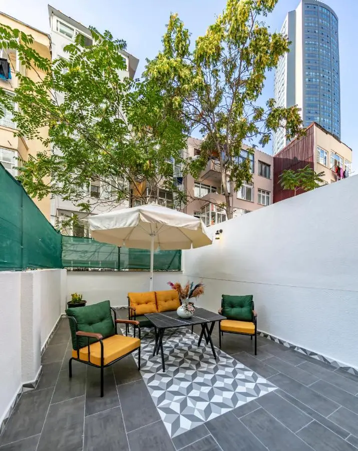 Hexa Suites Hotel