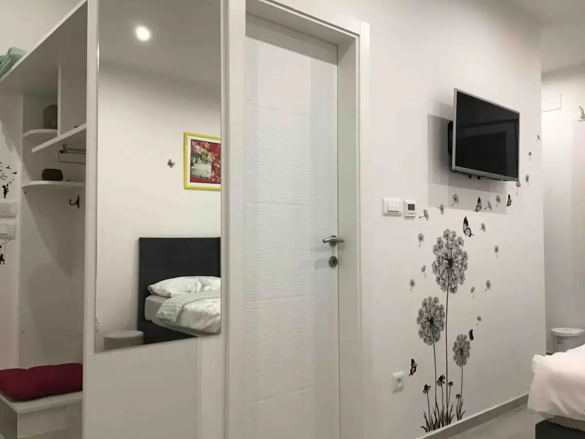 Maida's Place 2 (free secure gated parking)