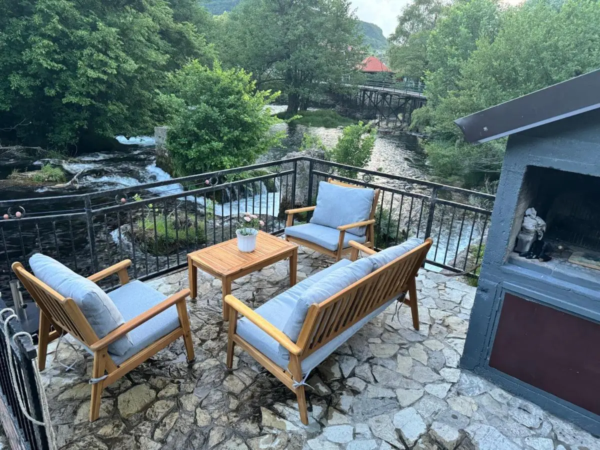 Hotri House On The River Island