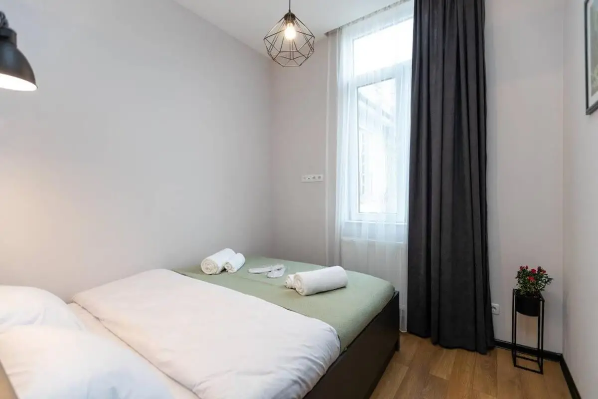 Wehost Cozy Nest