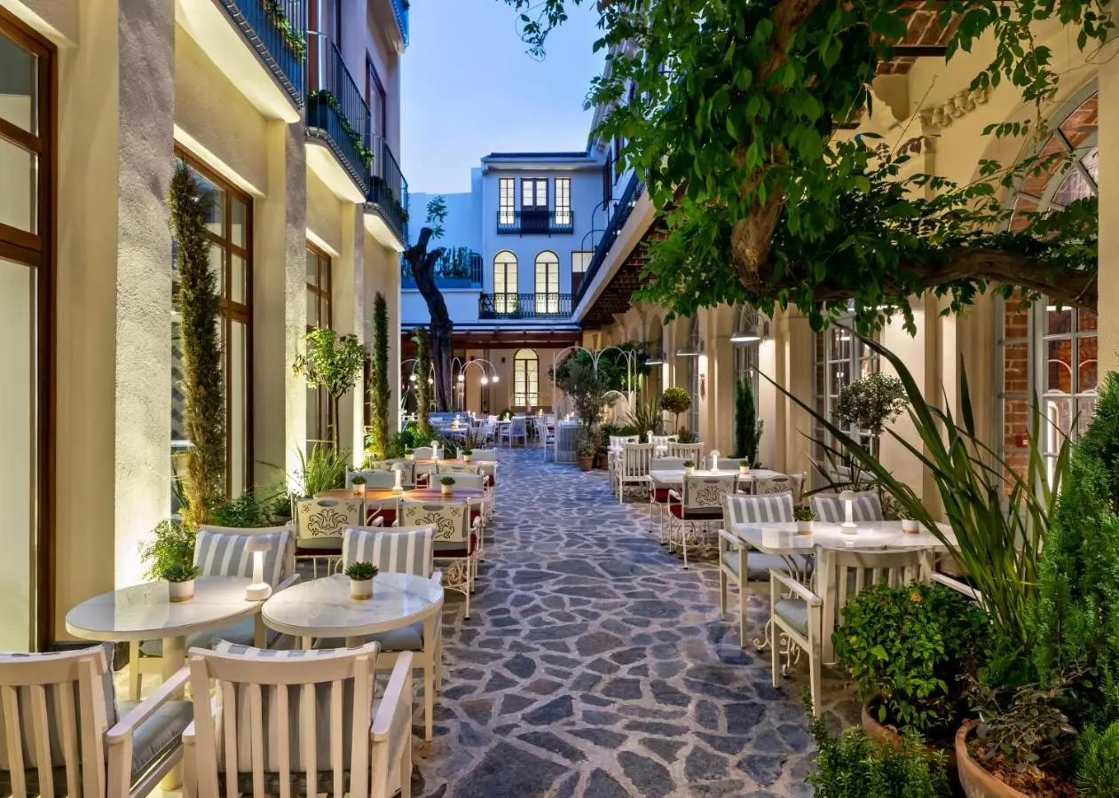 Ecole St. Pierre Hotel