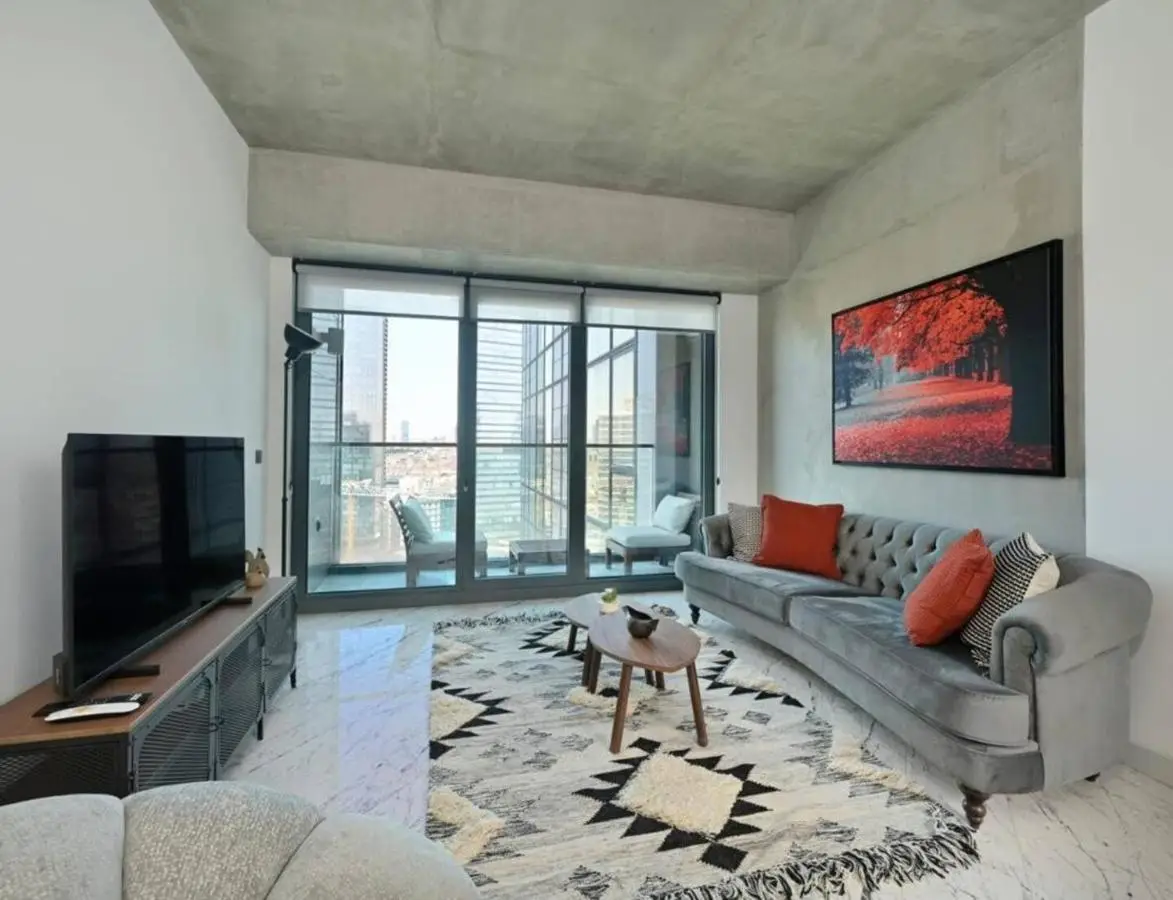 Bright Lovely Modern 2BD25 Condo PoolGym! #220