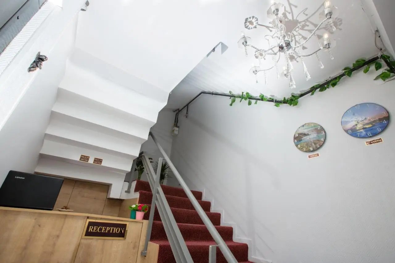 Golden Street Hotel